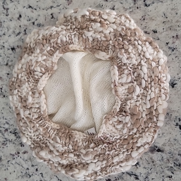 Women's stylish winter beret - Picture 2 of 2